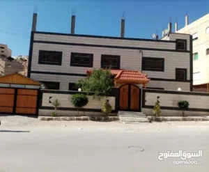 2 Floors . 420 m2 . Landlord1