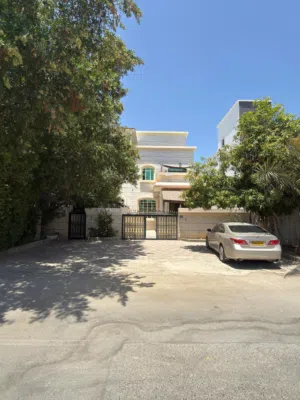 فيلا للايجار في الحيل الشمالية/villa for rent in al hail north