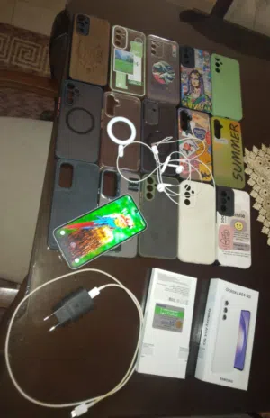 سامسونج A54 ذاكره 256 جيجا رام 8  جيجا بطاريه 5000 مل امبير بصمه اصبع شاشه  بصمه وجه مقاوم للماء
