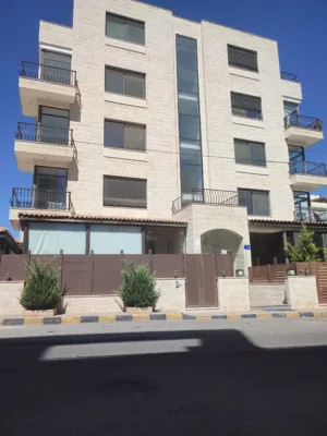 3 شقّق مميزة للبيع في قرية النخيل