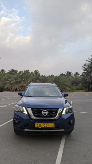 Used Nissan Pathfinder in Al Dakhiliya