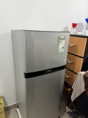 ثلاجه شبه جديده