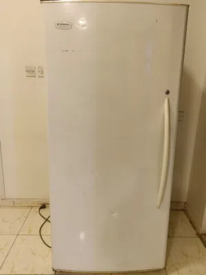 ثلاجة قديمة