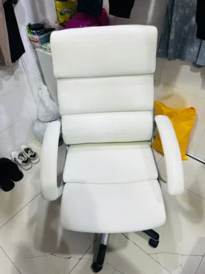 كرسي مكتب شبه جديد حاله ممتازه