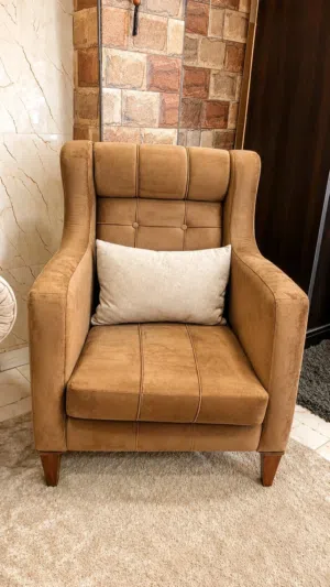 طقم كنب... بحالة الوكاله ومرتب ونظيف وسعره مناسب جداً
