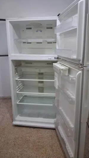 ثلاجه سامسونج كبيرة مفيها اي اعطال شغاله بأحسن مايكون