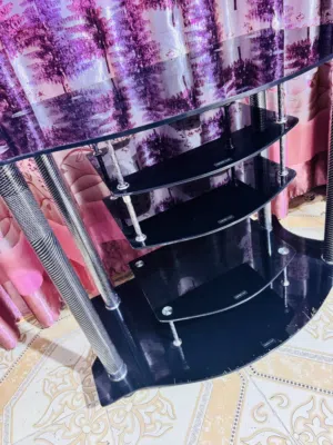 ميز جام اسود
