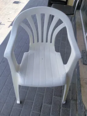 Plastic chairs 4 pieces set available. All Bahrain delivery free