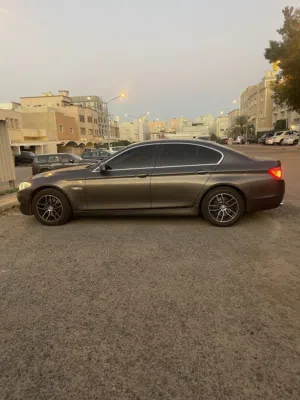 للبيع بي ام دبليو 530i - 2013 , 6 سلندر بدون تيربو ( كامري الألماني المرغوب )