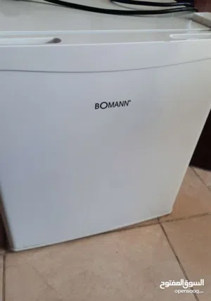 ثلاجة صغيرة بحالة ممتازة