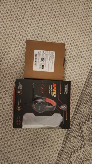 سماعة للبيع و معاها سماعة ثانيه مو مستعمله غير شهر قابل للتفاوض