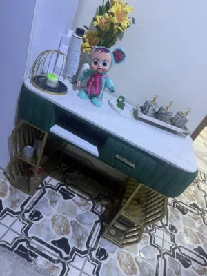 ميز اكرلك نظيف