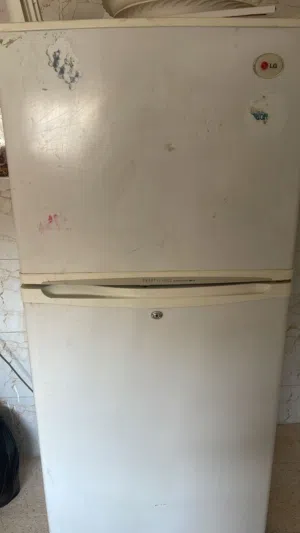ثلاجه نوع LG نضيفه شغاله.