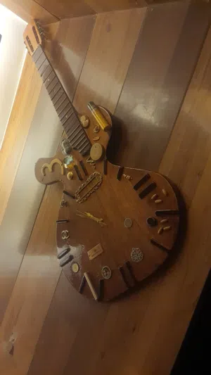 ساعه خشب شغل يدوي