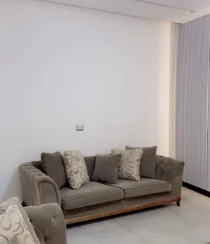 صالون للبيع