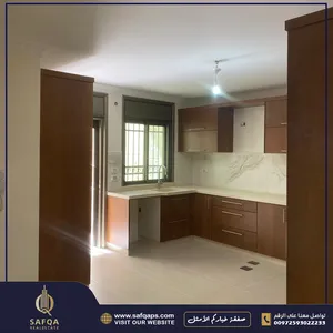 ‏٣ غرف نوم ‏.‏ ٣ حمّامات ‏.‏ 200 م٢‏4