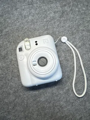 Fujifilm Instax Mini 12 – Clay White