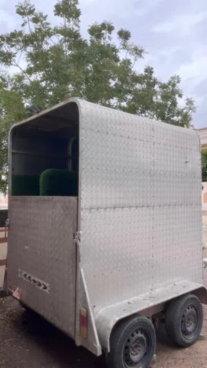 للبيع عربة شبه جديدة نضيفة جدا