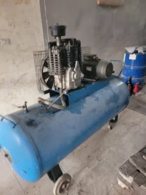 عدة محل بناشر للبيع في سحاب