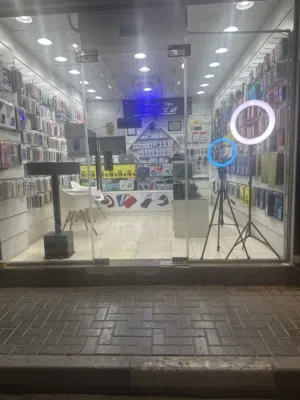 اغراض محل تلفونات كامل للبيع