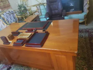 مكتبين مدير تنفيذي مع ملحقاته للبيع