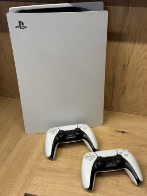PlayStation 5 CD With 2 Controllers