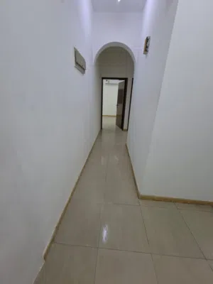 شقه للايجار فى الخوير قريب نفط عمان مقابل سعودى شيف شامل فواتير  flat for rent in alkwiar  included