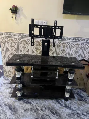 ميز بلازمة نظيف وجديد