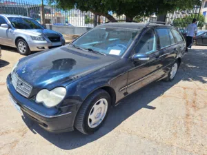 مرسيدس بنز C180 الرقم الموجود في البيانات صاحب السيارة من سويسرا درجة اولي وممتازة جدا