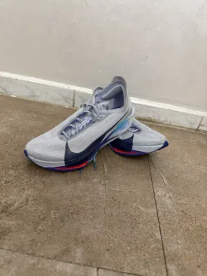 Nike zoomx runner grey-purple and its size is 40