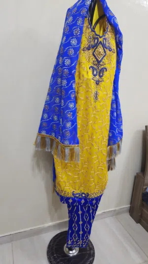 ملابس للبيع عمانيه ومغربي وفستان وظفاري للمناسبات