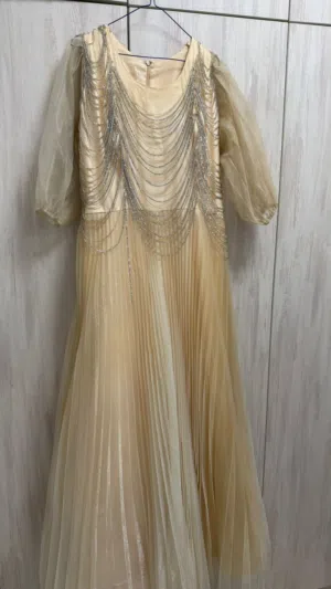 فستان سهره للبيع استعمال مره واحده فقط نظيف