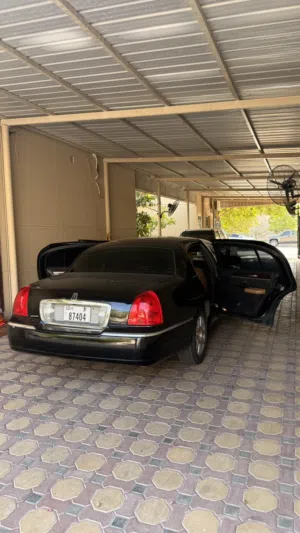 Used Lincoln Town Car in Abu Dhabi
