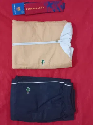 سورفات لاكوست مع مقلمة البارسا كهدية كالعادة نحن هنا للرفق بالجيوب الجزائرية.