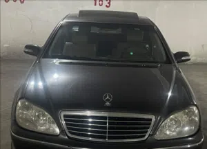 سيارة مرسيدس بنز الفئة-SL موديل 2003 بحالة جيدة مع مواصفات عالية