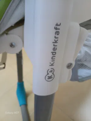 كرسي طعام اطفال بحالة الوكالة