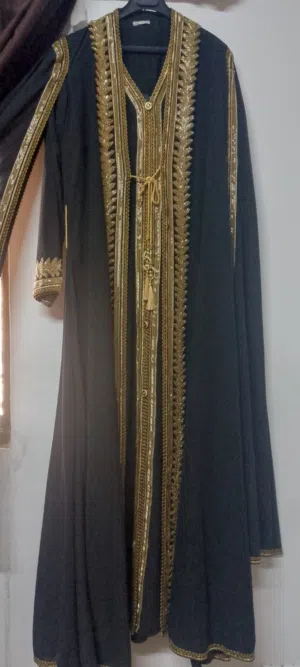 قفطان لون اسود