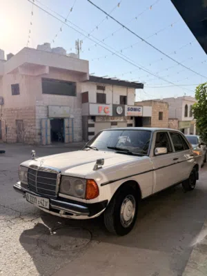 مرسيدس-e250-موديل-1983