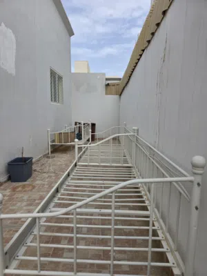 3 اسرة للبيع بسعر رمزي