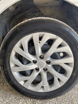 طيس نظاف فيهن خدوش بسيطه وقواعدهن سليمه