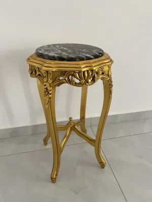 طاولة استعمال نظيف جدا