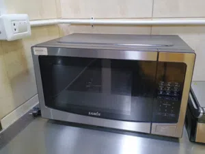 خلاط سونا+سخان ماء كونتي +مايكرويف ساميكس +غاز 3 عيون +كراسي بار عدد 2 +جيزر سعودي 50 لتر..للبيع