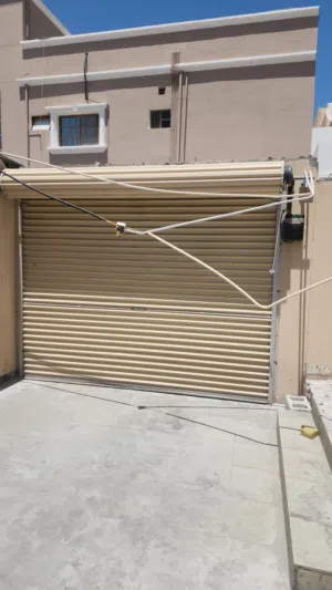 للبيع باب كراج