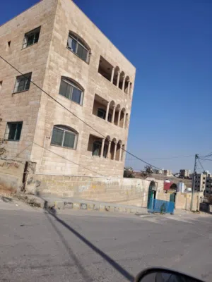 عماره اربع طوابق حجر