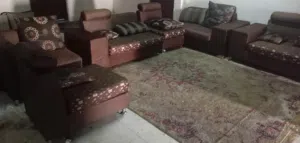 عنوان الإعلان: للبيع المستعجل.. طقم كنب أمريكي 6 قطع نظيف جداً (لقطة) النص: السلام عليكم، للبيع الس