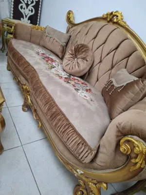 طقم كنب للبيع جديد تقريبا بحالة ممتازه