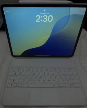 iPad Air 13" (M3) Purple + AppleCare+ + Magic Keyboard