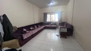 طقم كنب مع طاولات زوايا