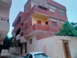 3 Floors . 165 m2 . Agent0