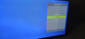 شاشة بحالة ممتازة للبيع